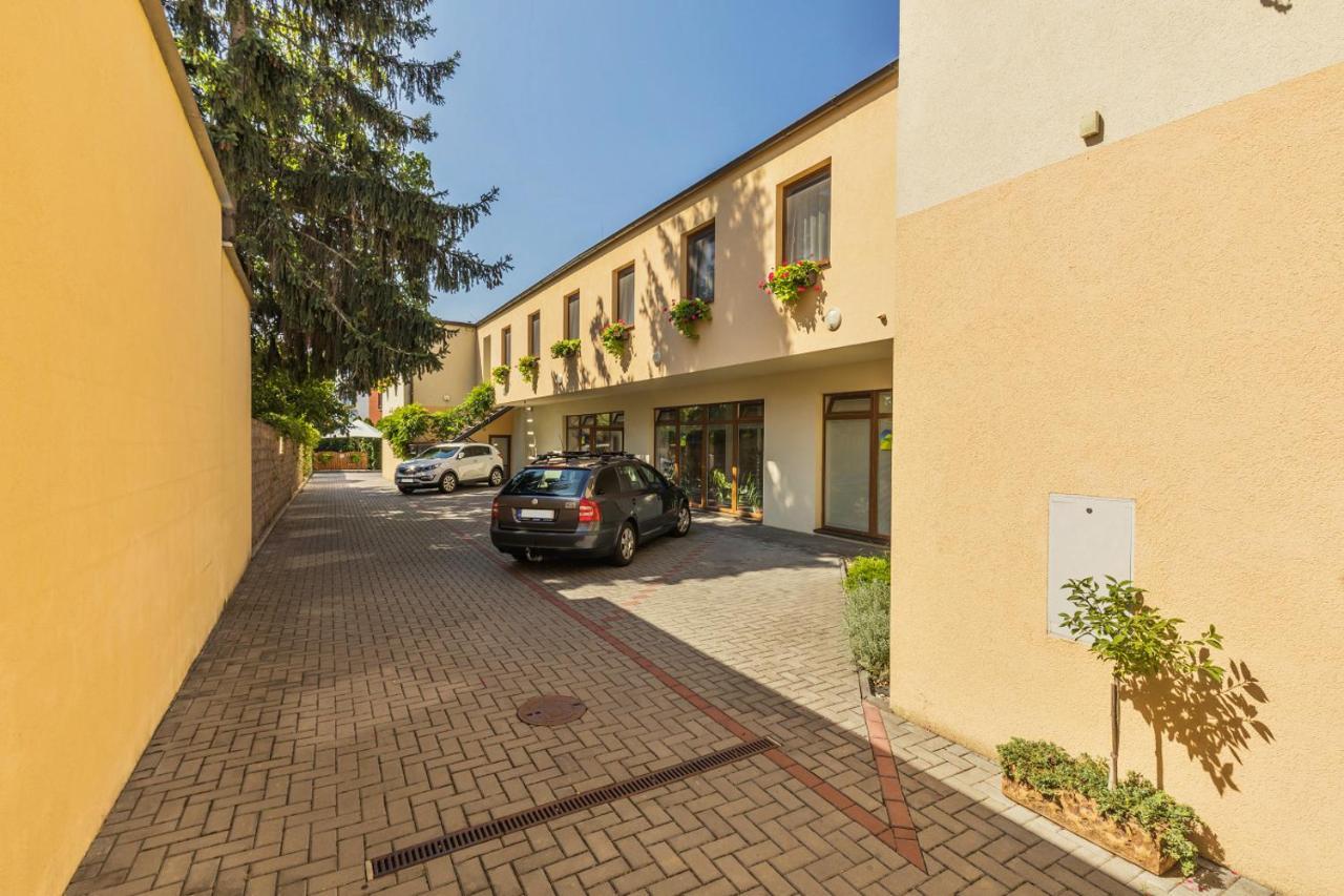 Penzion & Vinny Bar Regio Kyjov  Exterior photo